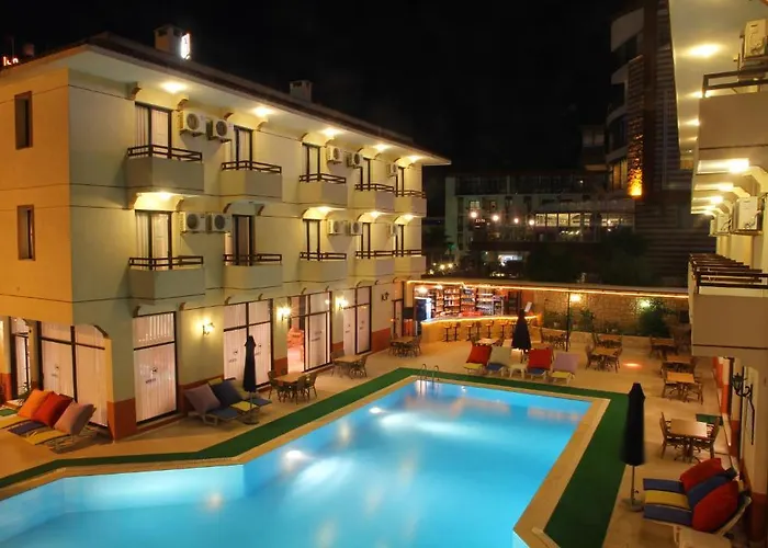 Kanarya Otel Çeşme