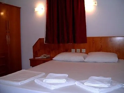 Kanarya Otel Çeşme